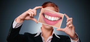 Read more about the article Fixed dentures – tips and maintenance